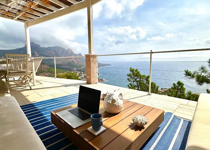 ヴィラ Naim Esterel *